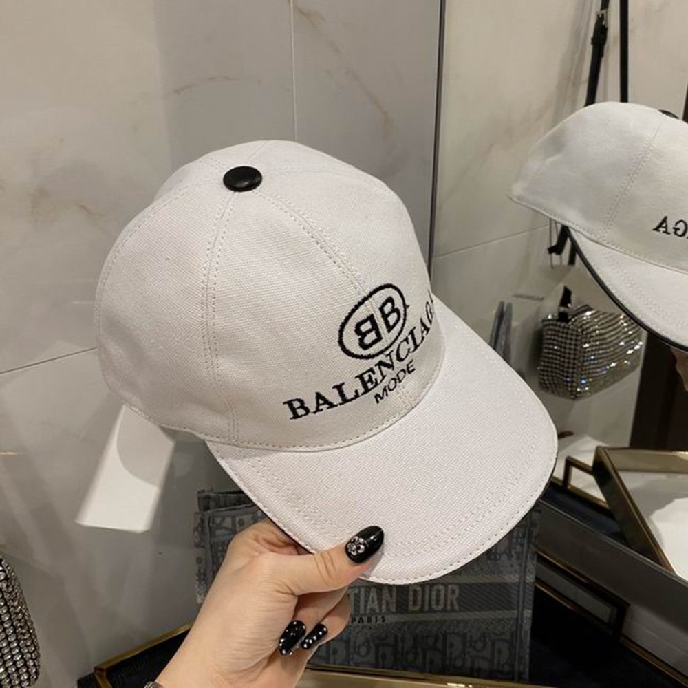 Ba*len*cia*ga hat